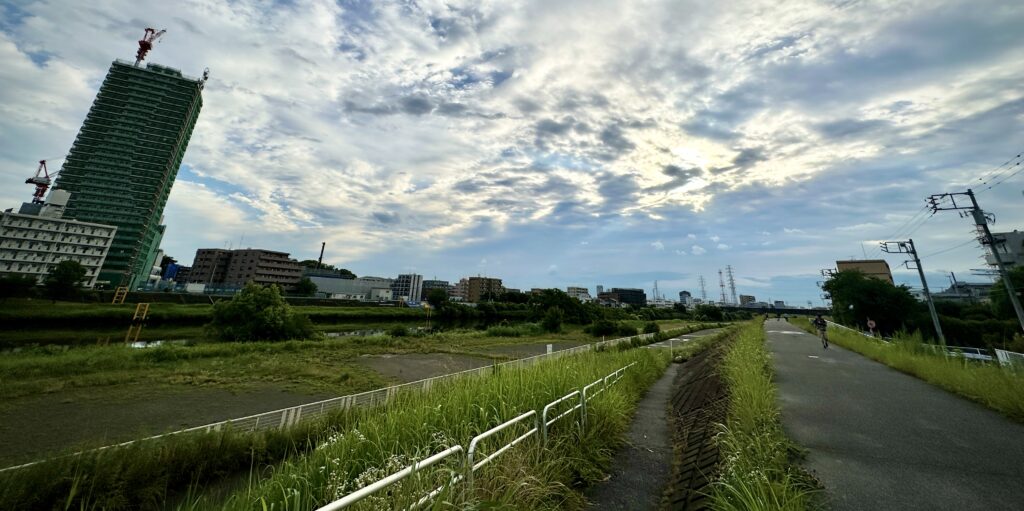 鶴見川河川道路大倉駅側